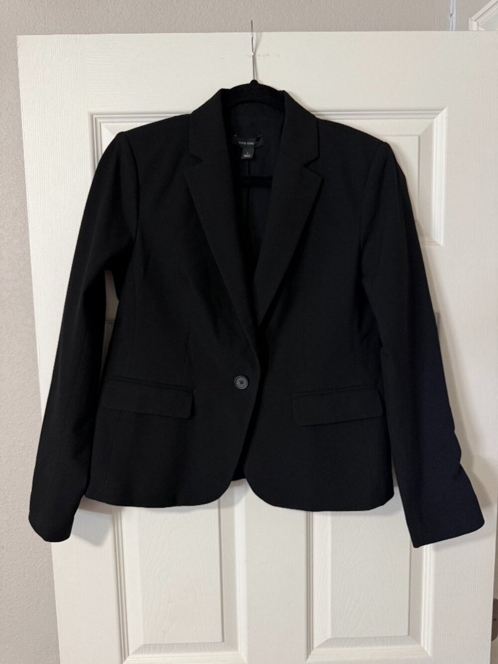 Ann Taylor Womens Size 4 Black Single Button Suit Blazer Jacket Flap Pockets